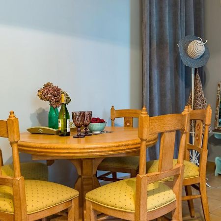 Pokoje Goscinne Przy Rynku Dąbrówno Exteriör bild